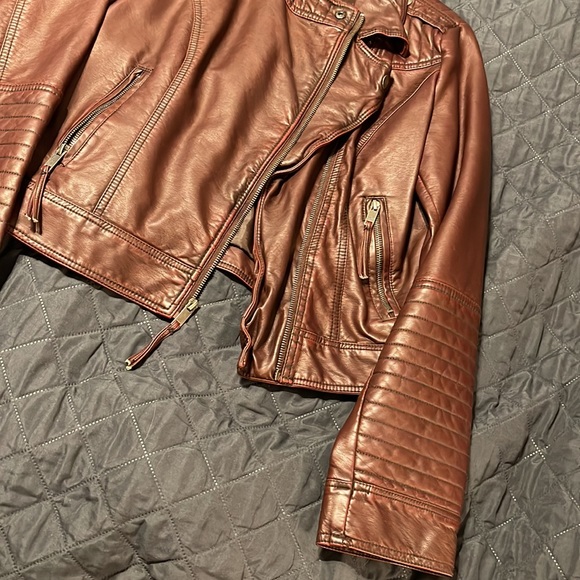 Maroon Xhilaration jacket, perfect condition. Size M. No issues - Picture 3 of 3